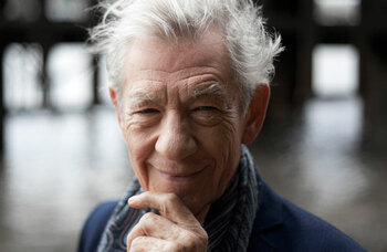 Ian McKellen urges theatremakers to insist on touring