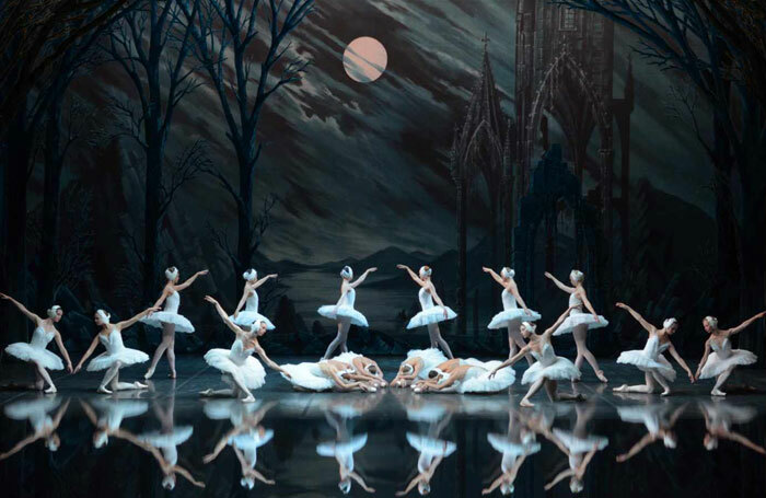 Swan Lake, The St Petersburg Ballet Theatre. Photo: Vladimir Zenzinov