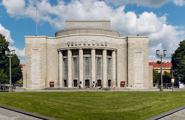 How did Berlin’s Volksbuhne end up in a state of crisis?
