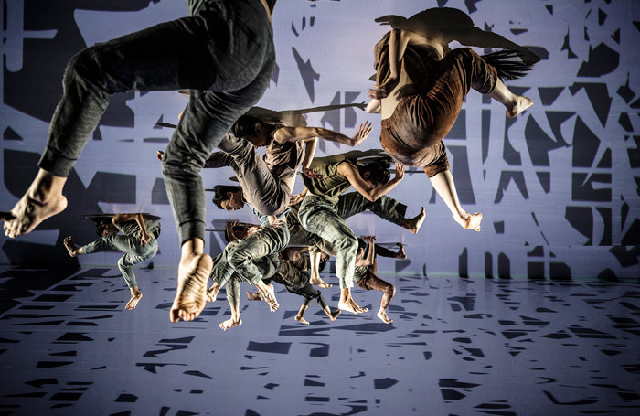 Cloud Gate Dance Theatre's Formosa at Sadler's Wells, London. Photo: Liu Chen Hsiang