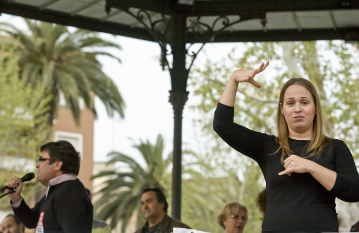 A sign language interpreter at work. Photo: Shutterstock