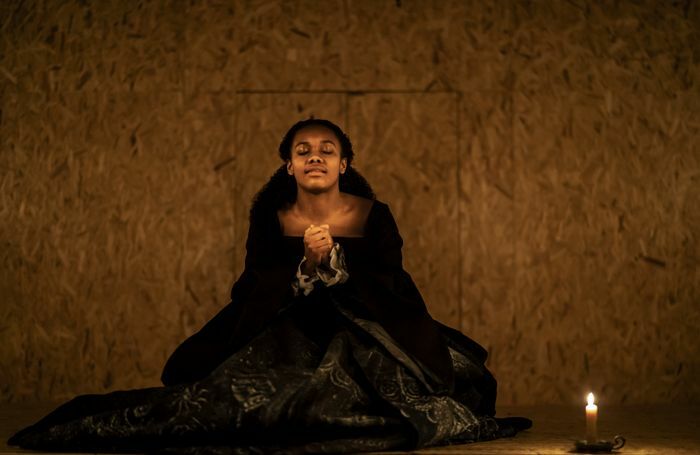 Nina Cassells in Swive [Elizabeth] at Sam Wanamaker Playhouse. Photo: Johan Persson