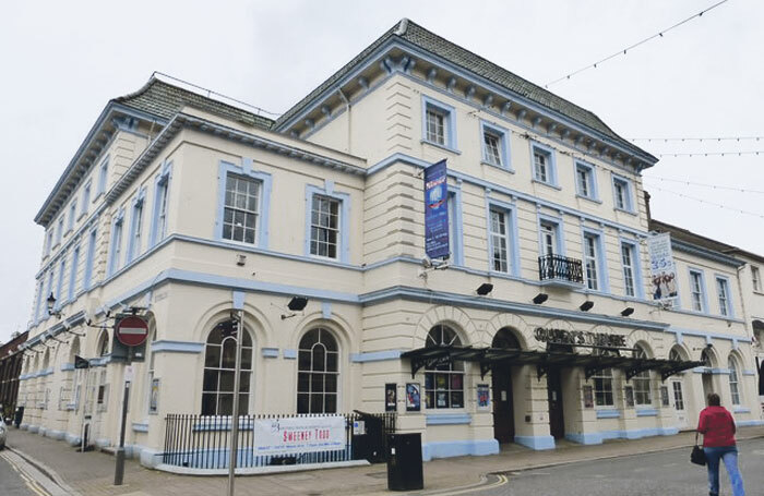 Britt Ekland has criticised backstage conditions at the Queen's Theatre, Barnstaple