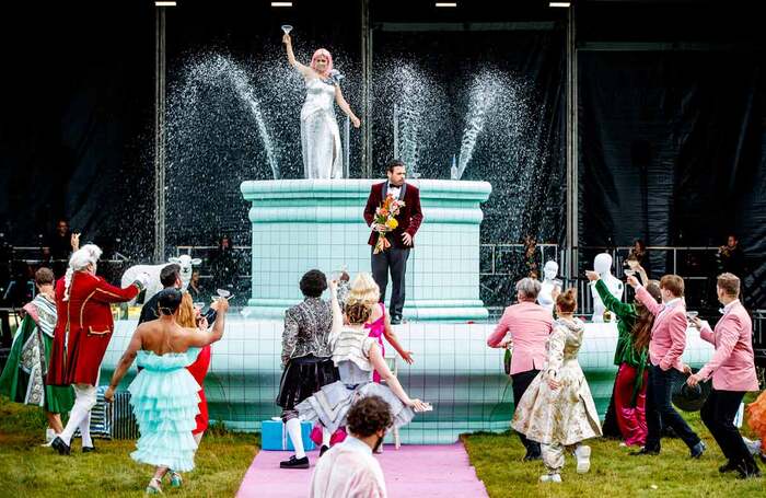 La Traviata at Nevill Holt Opera. Photo: Lloyd Winters/Nevill Holt Opera