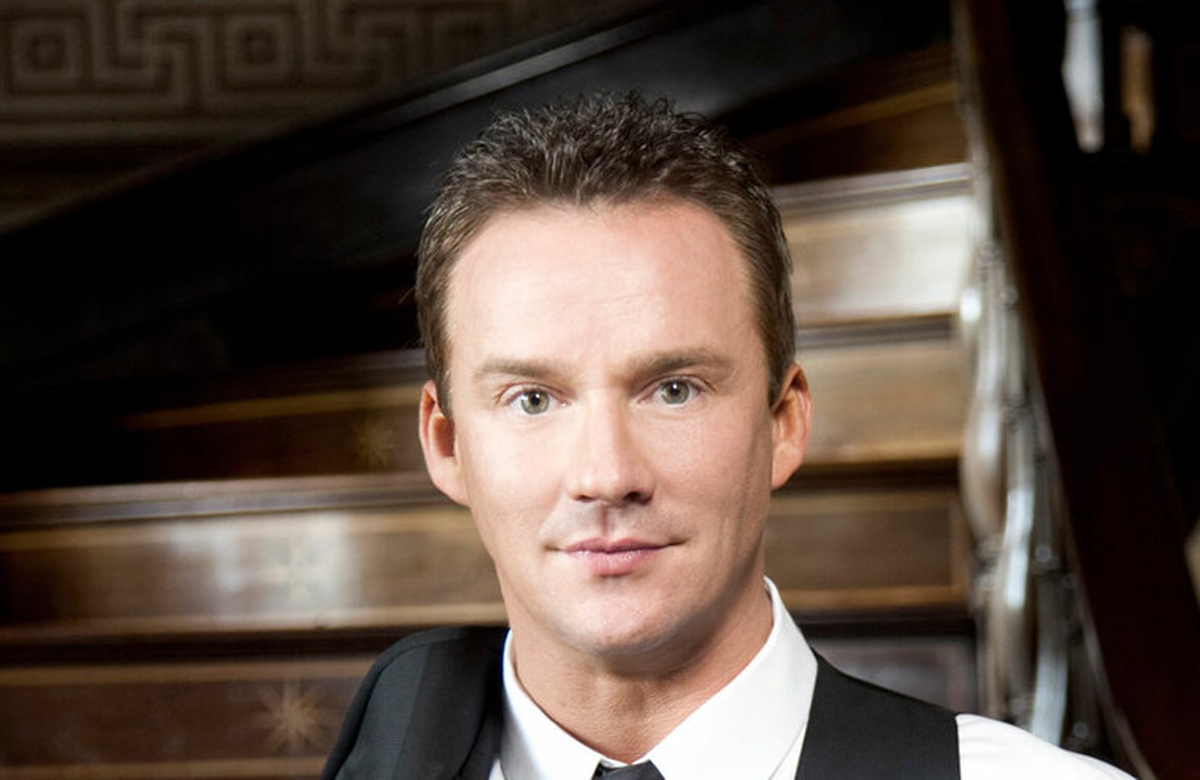 Russell Watson will play Billy Flynn in the Chicago tour