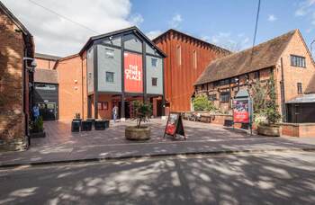 RSC brings back 'warm hub' for second year